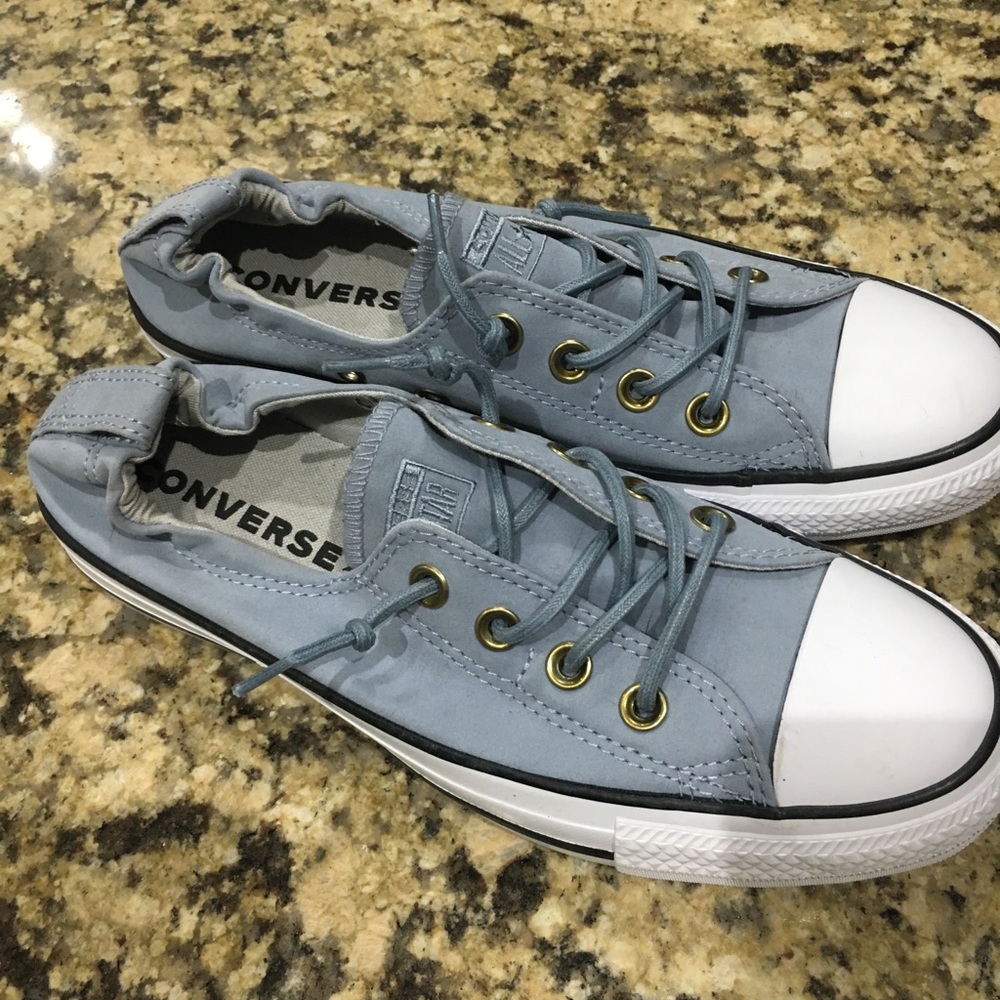 Like new women’s converse size 8